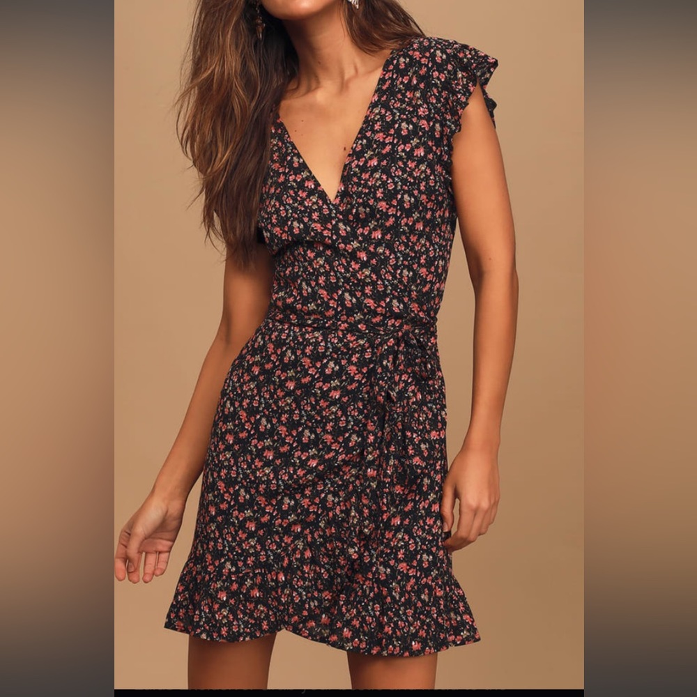 Lulu’s A Beauty Downtown Black Floral Print Wrap Mini Dress